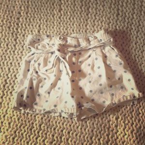 White jean short with blue poca-dots